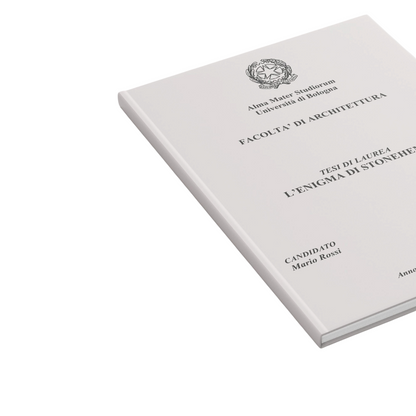 Tesi di laurea rilegata FotoGrafica con copertina bianca rigida e stampa nera personalizzata su sfondo bianco