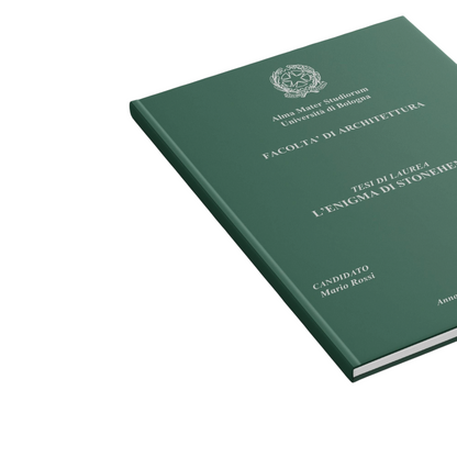 Tesi di laurea rilegata FotoGrafica con copertina rigida verde e stampa in argento, vista angolare dall'alto.