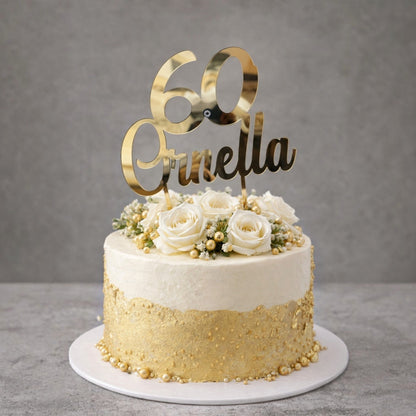 Cake topper personalizzato FotoGrafica color oro specchiato con numero 60 e nome Ornella su torta elegante