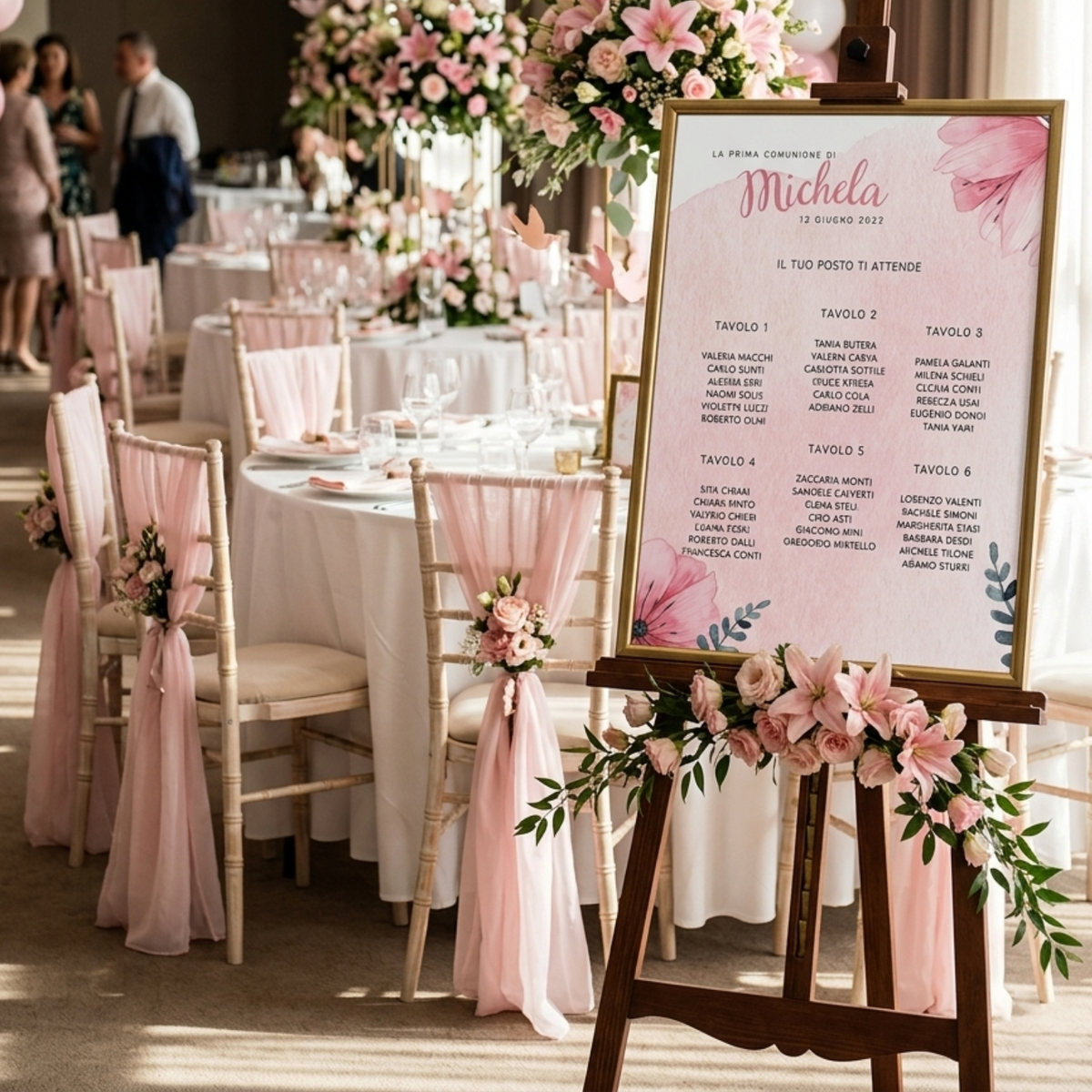 Tableau de mariage personalizzato FotoGrafica su cavalletto in legno con decorazioni floreali rosa e bianche