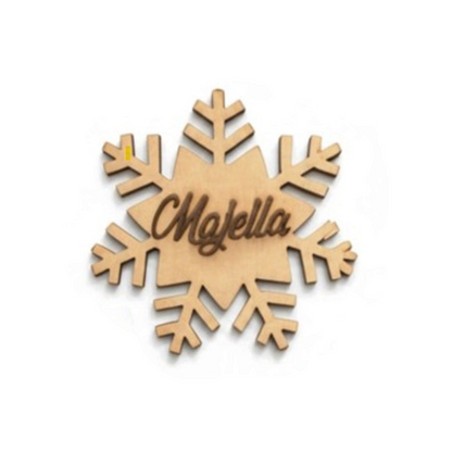 Calamita FotoGrafica a forma di fiocco di neve in legno naturale con nome personalizzato inciso al centro