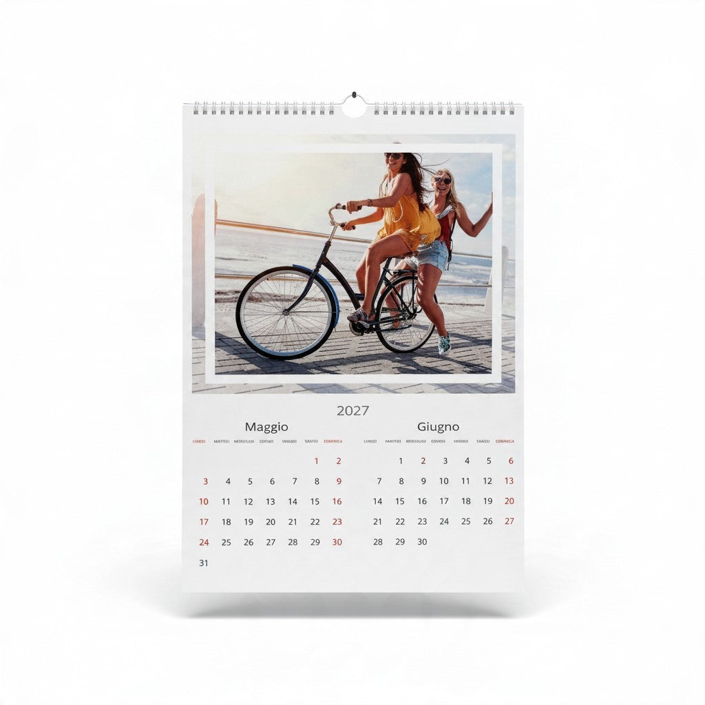 Calendario Brilliance di FotoGrafica con rilegatura a spirale e foto personalizzata di due ragazze in bicicletta
