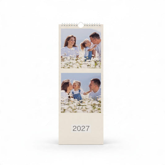 Calendario Planner FotoGrafica 2027 con rilegatura a spirale e foto di famiglia in un campo di margherite