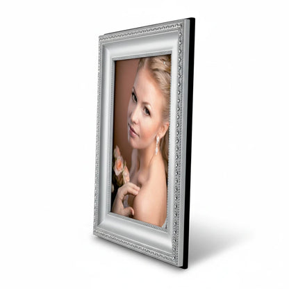 Portafoto da tavolo FotoGrafica in argento con finitura lucida e design minimalista chic per foto eleganti