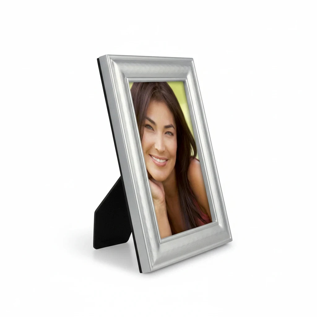 Portafoto da tavolo FotoGrafica in argento con finitura lucida e design minimalista ed elegante