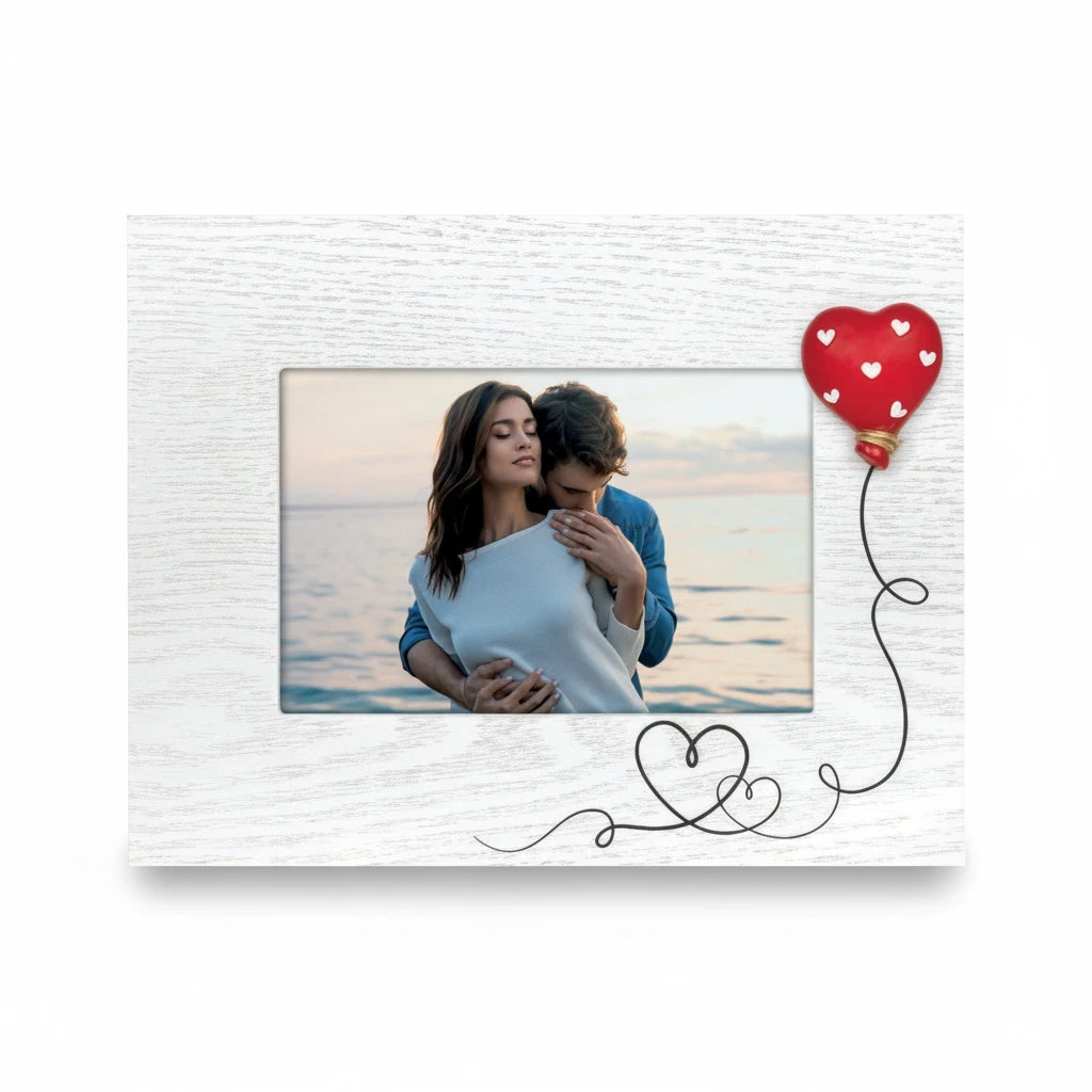Cornice da tavolo FotoGrafica in legno bianco con decorazione a cuore rosso e disegno a filo per foto romantiche