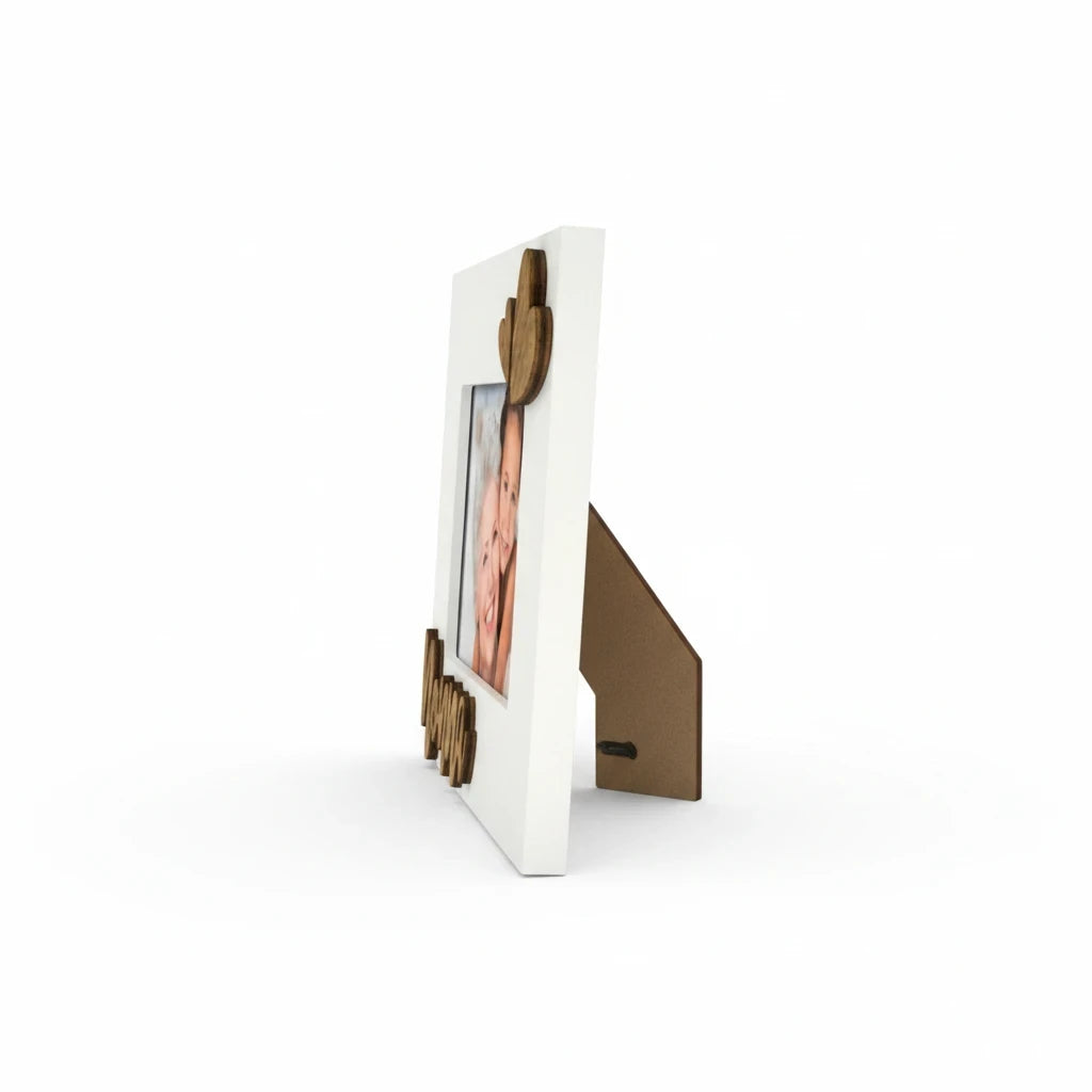 Cornice da tavolo FotoGrafica in legno bianco con scritta decorativa e supporto posteriore, vista laterale