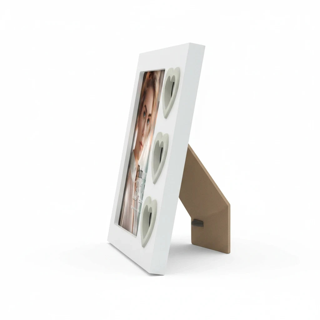 Cornice da tavolo FotoGrafica Love in legno bianco con decorazioni a forma di cuore, vista laterale