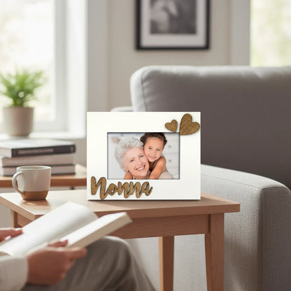 Cornice da tavolo FotoGrafica in legno bianco con scritta Nonna e decorazioni a cuore, ideale per foto di famiglia
