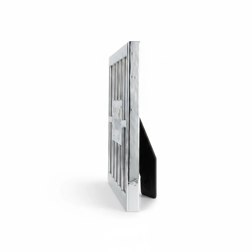 Cornice multifoto FotoGrafica in finitura silver, vista laterale con supporto da tavolo nero