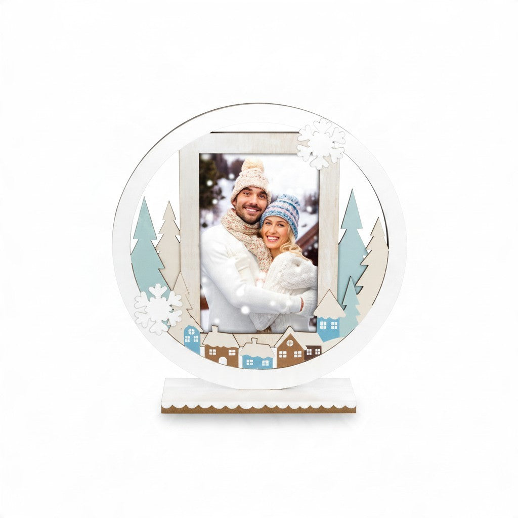 Cornice natalizia da tavolo FotoGrafica in legno con decorazioni di alberi e casette per foto 10x15 cm