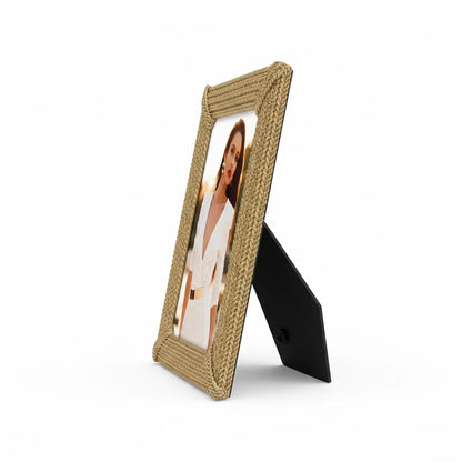 Cornice portafoto da tavolo FotoGrafica con bordo intrecciato color corda e supporto posteriore nero