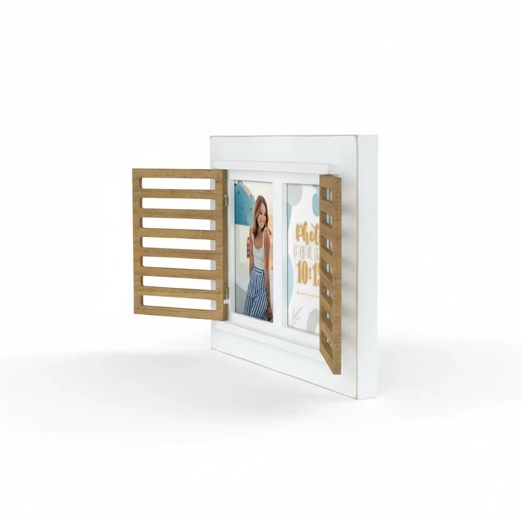 Cornice portafoto da tavolo FotoGrafica in legno bianco con ante a persiana in legno naturale, stile rustico