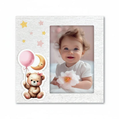 Cornice portafoto FotoGrafica per neonati in legno bianco con decorazioni di orsetto, palloncino rosa e luna