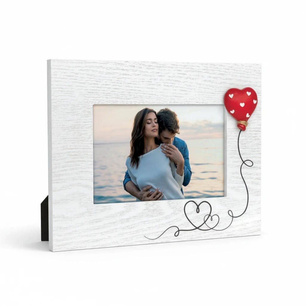 Cornice da tavolo FotoGrafica in legno bianco con decorazione a cuore rosso e filo disegnato per foto romantiche