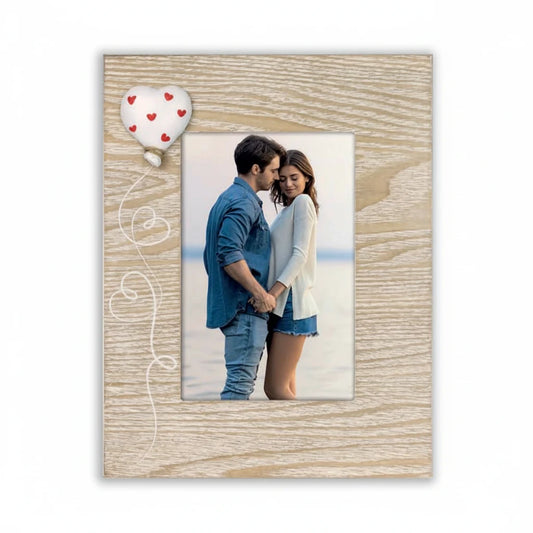 Cornice da tavolo FotoGrafica in legno chiaro con decorazione a forma di cuore e palloncino per foto romantiche