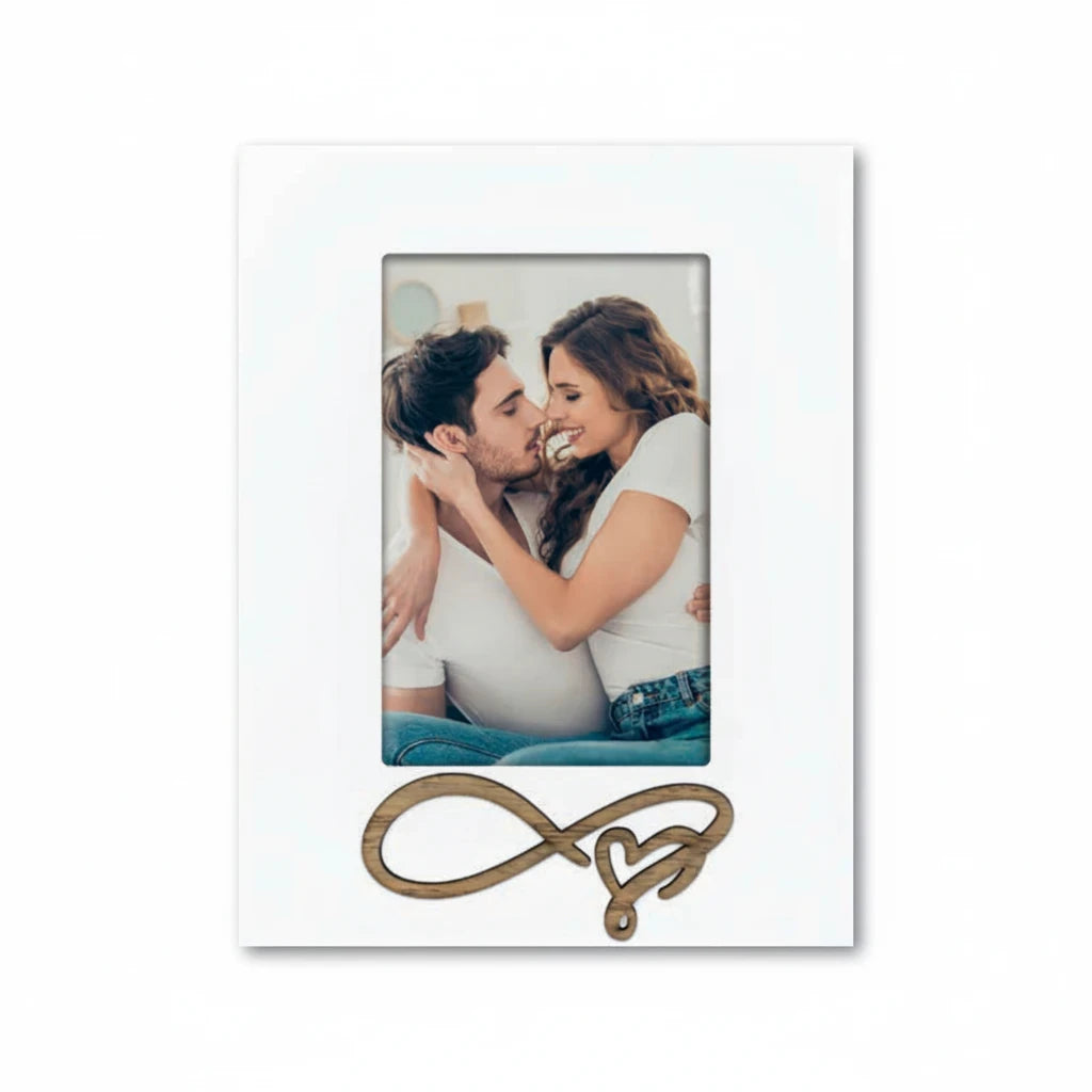 Cornice da tavolo FotoGrafica bianca in legno con decorazione a forma di infinito e cuore per foto romantiche