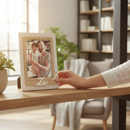 Cornice da tavolo FotoGrafica in legno chiaro con scritta Zio e decorazioni a cuore, ideale per foto di famiglia