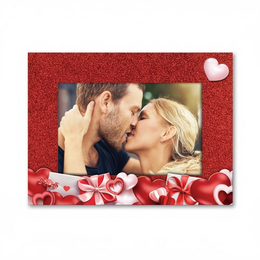 Cornice da tavolo FotoGrafica Love rossa glitterata con decorazioni a forma di cuori e pacchetti regalo romantici