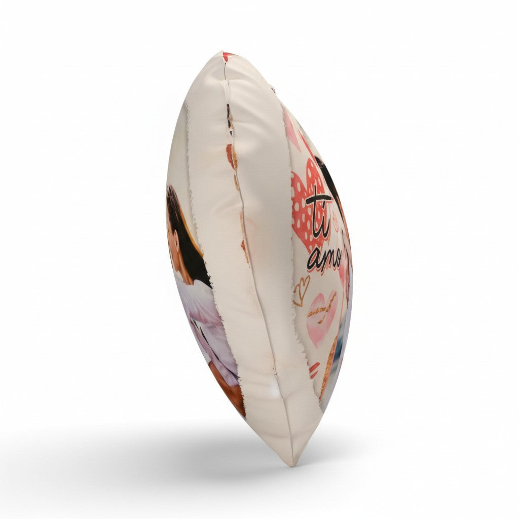 Cuscino a forma di cuore FotoGrafica personalizzato con foto e scritta romantica Ti amo su sfondo bianco