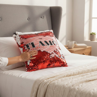 Cuscino FotoGrafica con paillettes reversibili rosse e argento che rivelano la scritta Ti Amo al passaggio della mano