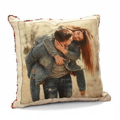 Cuscino FotoGrafica con paillettes reversibili rosse e bianche personalizzato con una foto di coppia