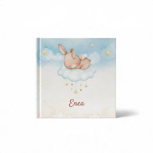 Fotolibro FotoGrafica con copertina rigida personalizzata, illustrazione acquerello di coniglietto su nuvola e stelle