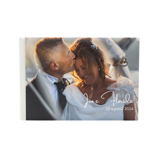 Fotolibro FotoGrafica con copertina personalizzata con foto di sposi e custodia in plexiglass per ricordi di nozze