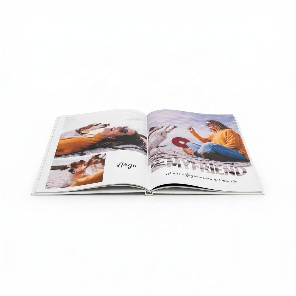 Fotolibro FotoGrafica verticale aperto con pagine stampate in offset che mostrano foto di una donna con il suo cane