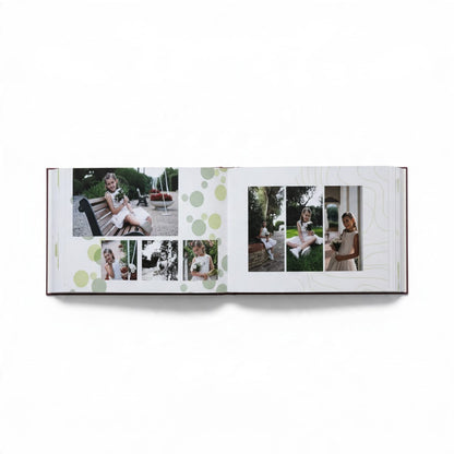 Fotolibro FotoGrafica aperto con pagine personalizzate che mostrano foto di una bambina in abito bianco