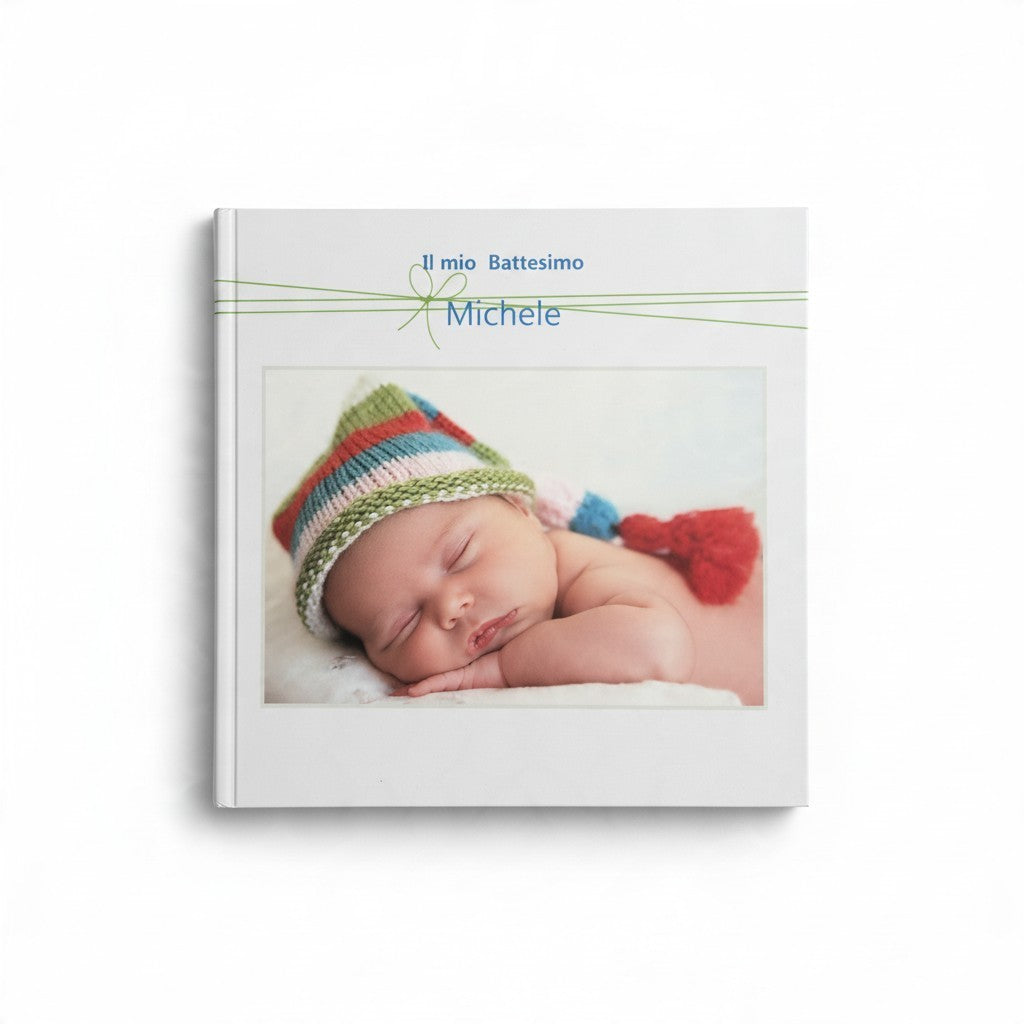 Fotolibro quadrato FotoGrafica con copertina rigida bianca personalizzato con foto di neonato per battesimo