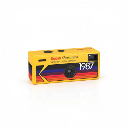 Fotocamera digitale portachiavi FotoGrafica Kodak Charmera gialla con design vintage a strisce colorate