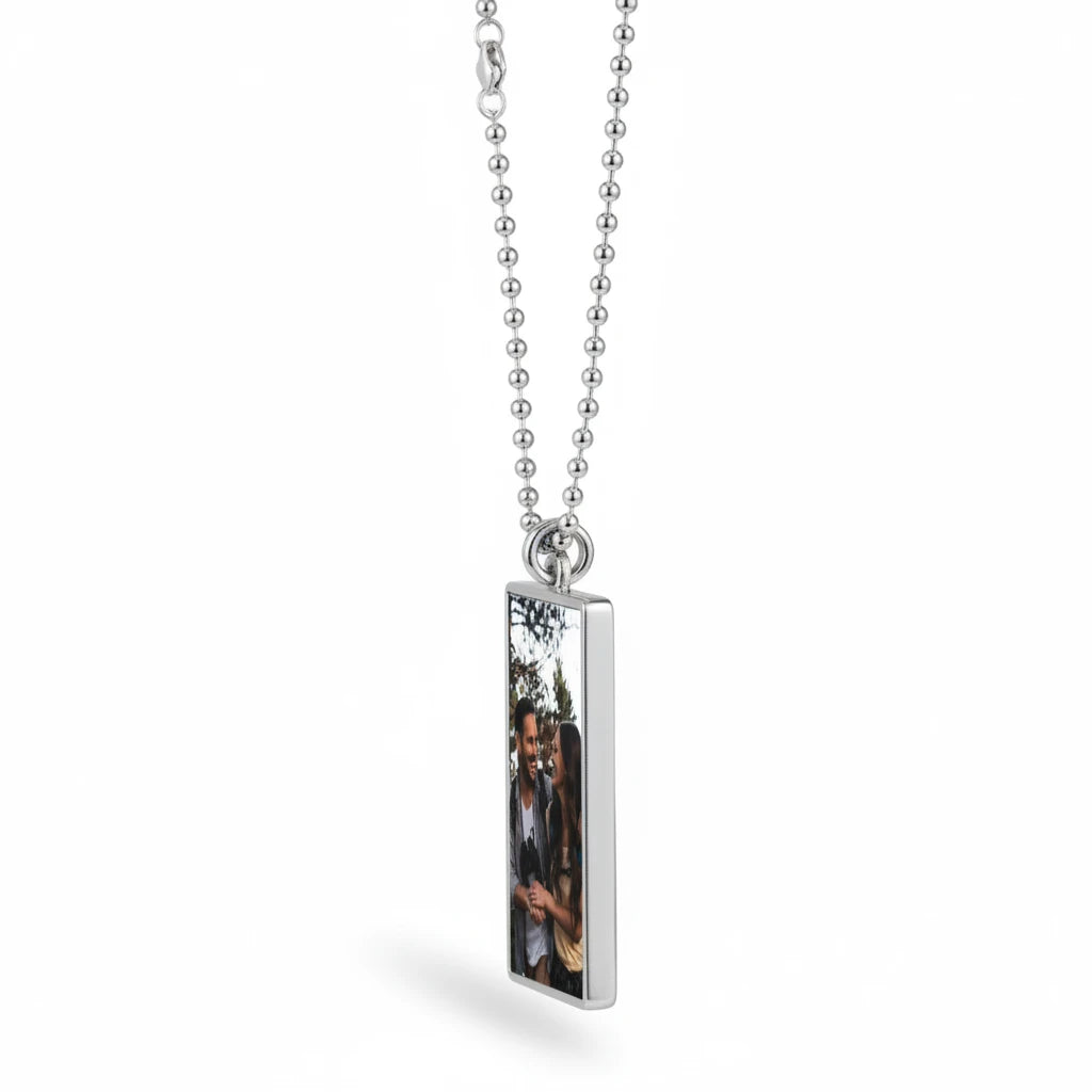 Collana con medaglietta rettangolare personalizzata FotoGrafica con foto di coppia su catenina a palline in metallo