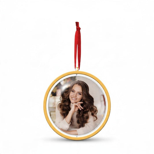 Pallina di Natale FotoGrafica Christmas Twist Big Gold 10x10 cm con foto personalizzata e nastro rosso