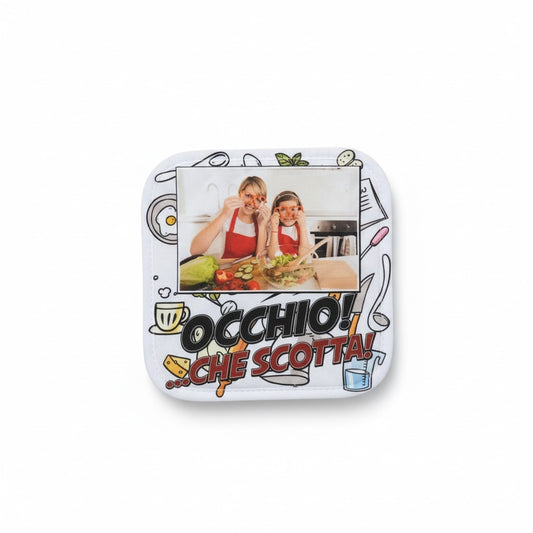 Presina da cucina personalizzabile FotoGrafica con foto di famiglia e scritta divertente Occhio che scotta