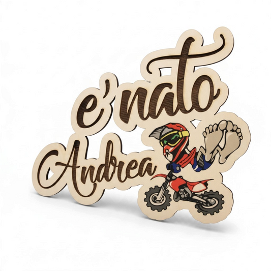 Quadro nascita personalizzato FotoGrafica in legno con scritta e decorazione motocross per cameretta neonato