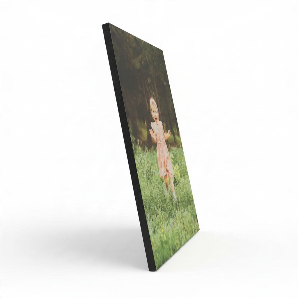 Stampa su tela FotoGrafica con collage fotografico personalizzato di una bambina che corre in un prato