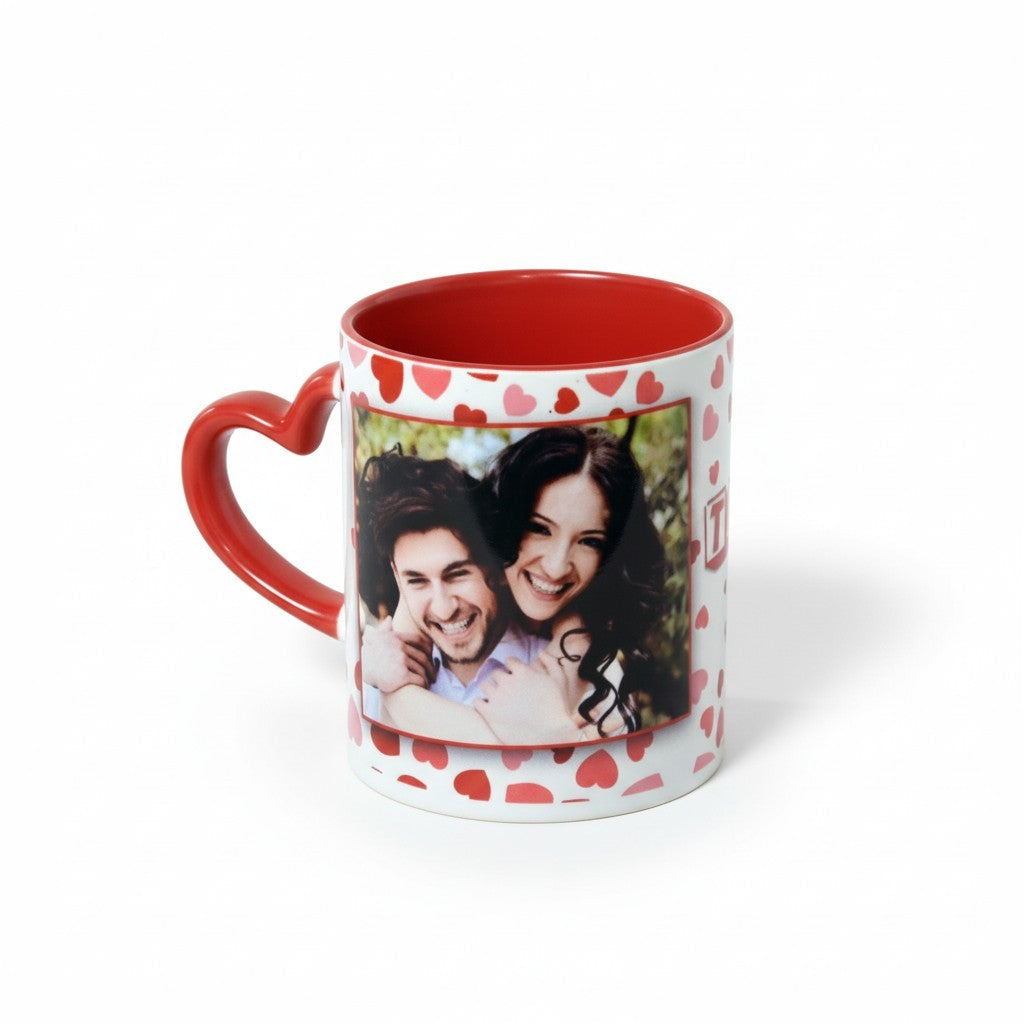 Tazza FotoGrafica in ceramica bianca con manico rosso a forma di cuore e foto personalizzata di una coppia