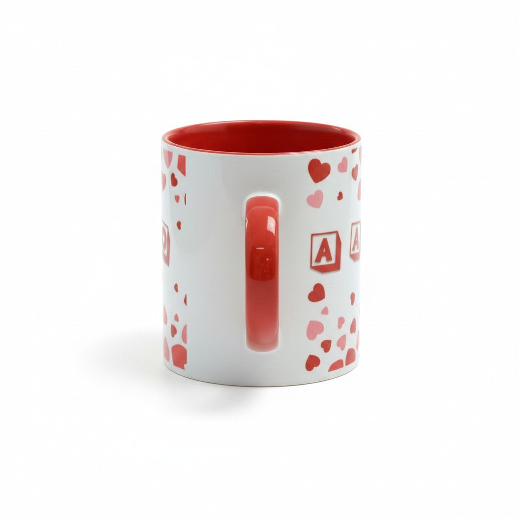 Tazza FotoGrafica in ceramica bianca con manico a cuore rosso e decorazioni a cuoricini, ideale per regali romantici
