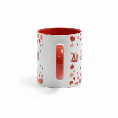 Tazza FotoGrafica in ceramica bianca con manico a cuore rosso e decorazioni a cuoricini, ideale per regali romantici