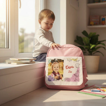 Zainetto rosa personalizzato FotoGrafica con foto e nome del bambino, ideale per l'asilo con grafiche colorate