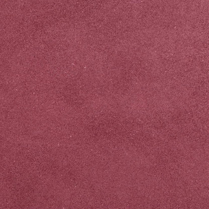 Dettaglio della texture in camoscio rosso scuro della copertina del fotolibro Sweet Book di FotoGrafica